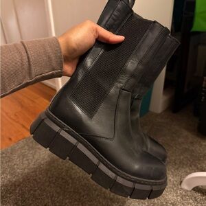 ALOHAS Black Chunky Sole Combat Boots